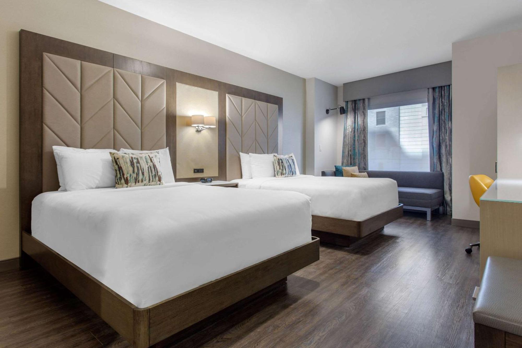 Cambria Hotel Philadelphia Downtown Center City Exterior photo